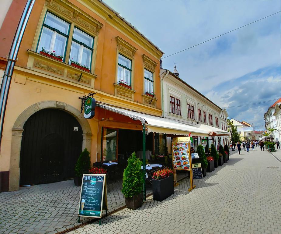 Cherry Apartman Эгер Экстерьер фото